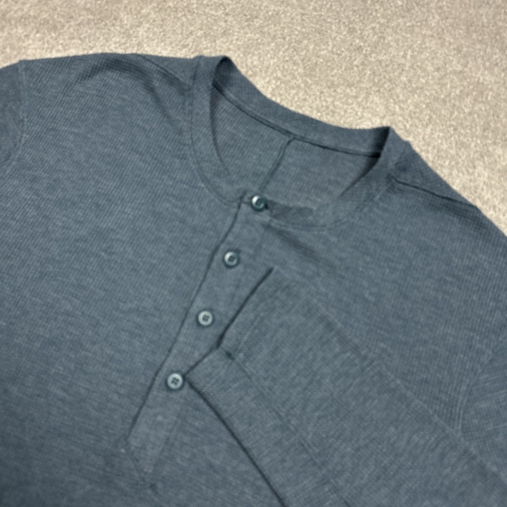 Lululemon Mens Henley Waffle Knit Shirt Size Large Blue Long Sleeve Pullover